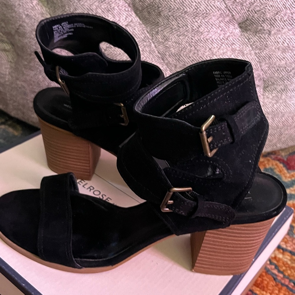 Sz 10M Melrose and Market Taytum Black Faux Suede 3 inch open toe sandal